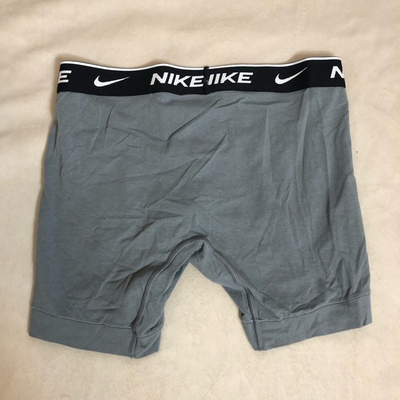 Nike Dri-Fit Grey Boxer Brief. Size Small
Great Quality! - Picture 3 of 3